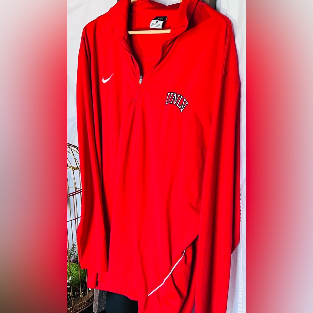UNLV Nike Men’s Red Pullover Size xL